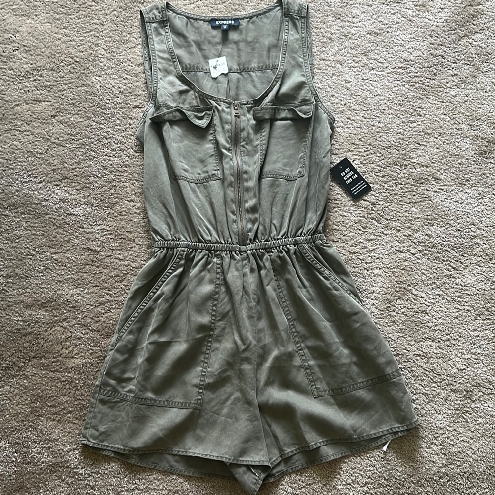 Express women’s XS green romper with tags